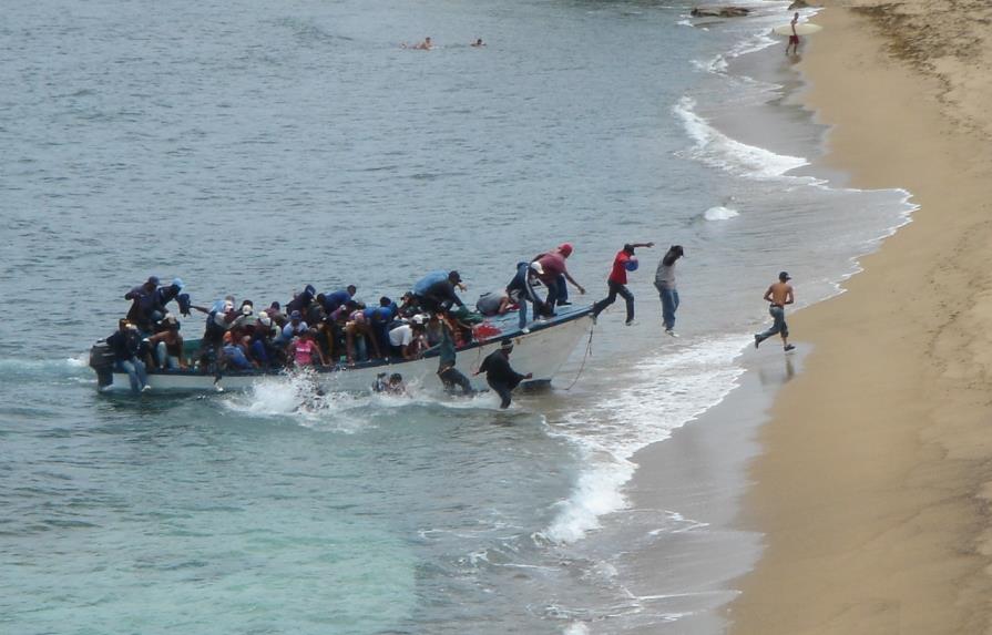 Detienen a 102 migrantes haitianos cuando intentaban entrar por mar a Bahamas