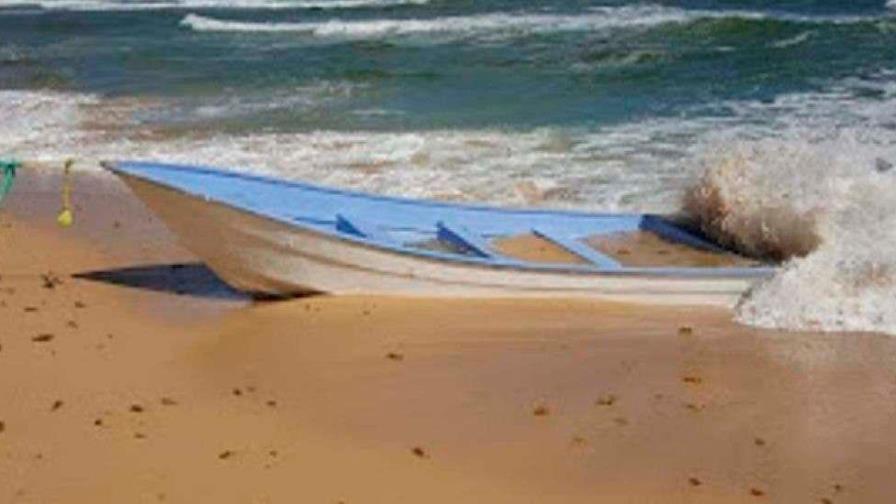 Zozobra embarcación en Boca de Yuma con 19 personas a bordo