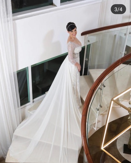 Yolanda posa con su vestido