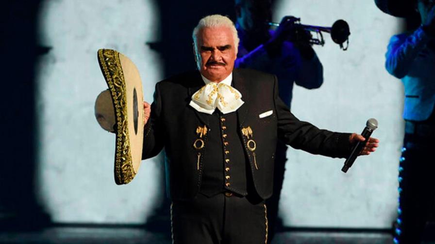 La inusual acción de sacerdote durante misa de Vicente Fernández que ha causado revuelo