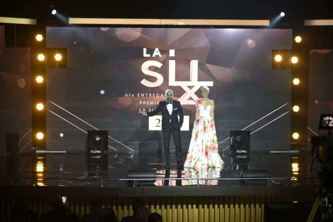 Panky Zaviñón y Yelitiza Lora anfitriones de la sexta gala de los premios La SIlla 2019. (Diario Libre/ Ricardo Hernández)