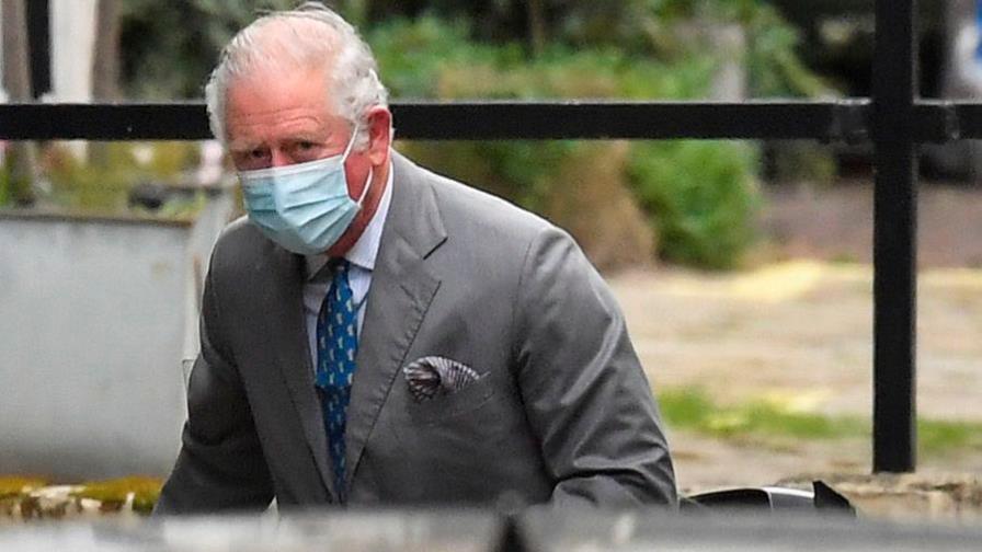 El príncipe Carlos visita a su padre en el hospital