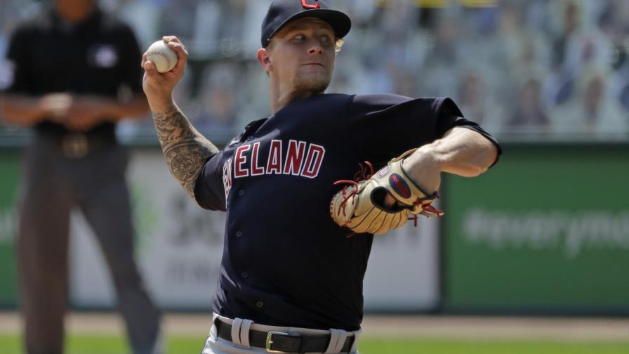 El lanzador Zach Plesac está descontento con críticas