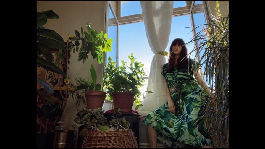 Zara desvela nuevo catálogo, sus modelos posan desde casa