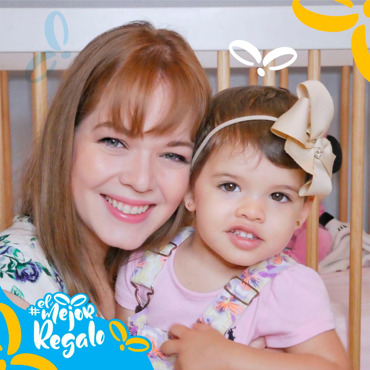 Zeny Leiva con su hija Amirah.