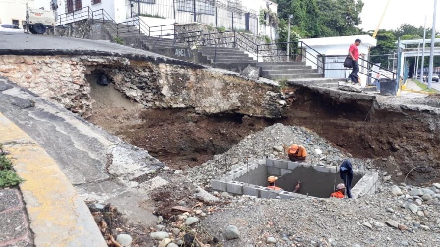 Lluvias continúan retrasando solución al socavón de la Ciudad Colonial
