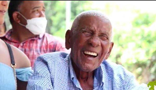 Una visita al Zoológico: el deseo de un anciano de 105 años por su cumpleaños 