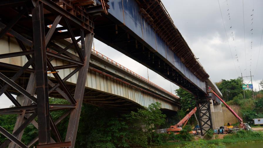El puente que construye la CAASD en La Zurza será también para bicicletas, motores y peatones