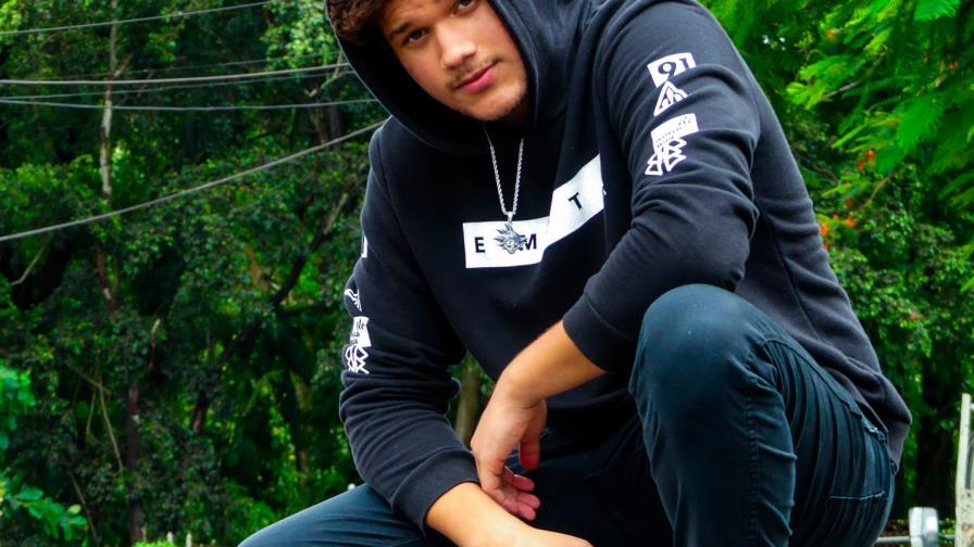 Cantante dominicano Zwou estrena videoclip de su sencillo “No le mientan”