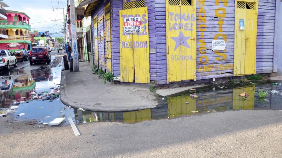 Aguas residuales afectan sector de Pueblo Nuevo en Santiago  