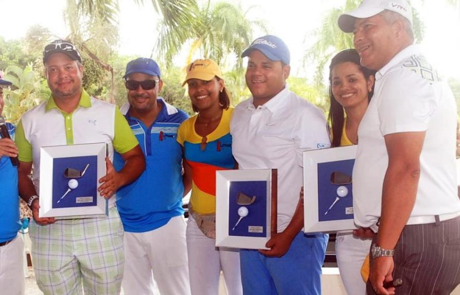 Los amigos Placeres y Pérez triunfan en el “V Clásico de Golf Lo´ Montro”