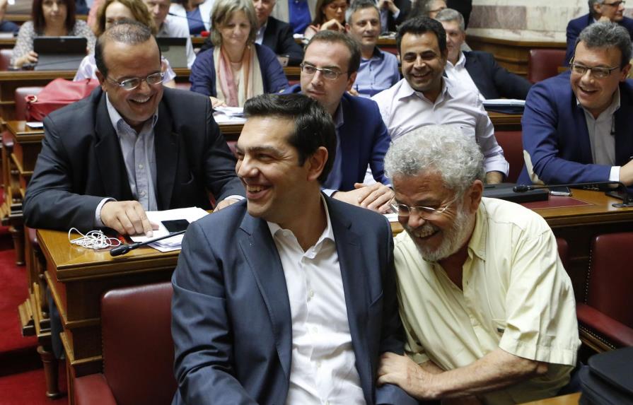 El gobierno griego sufre bajas antes del voto sobre el rescate