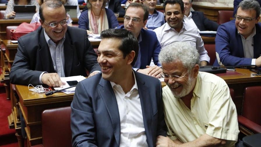 El gobierno griego sufre bajas antes del voto sobre el rescate