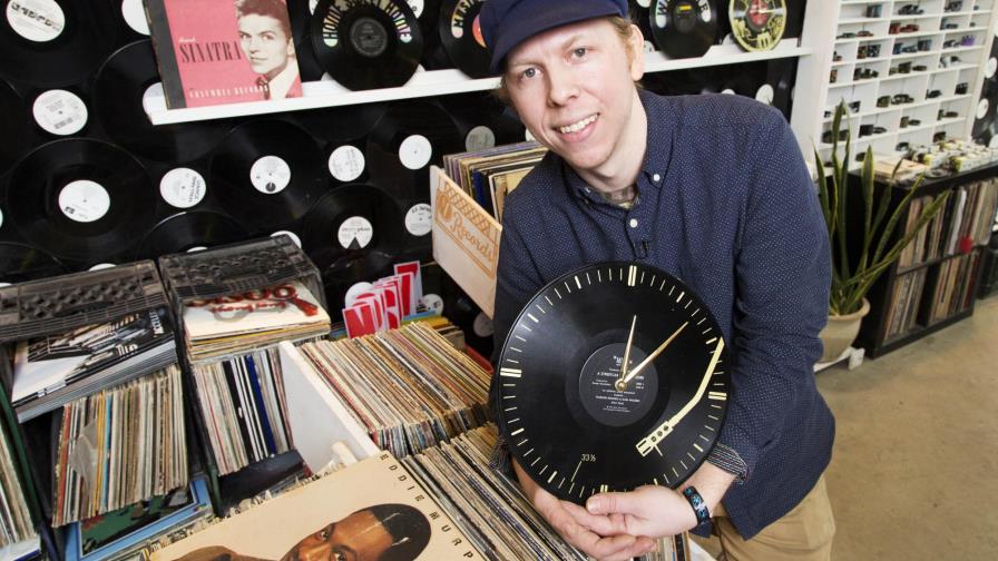 Discos de vinilo, materia prima para obras artísticas Discos de vinilo, materia prima para obras artísticas