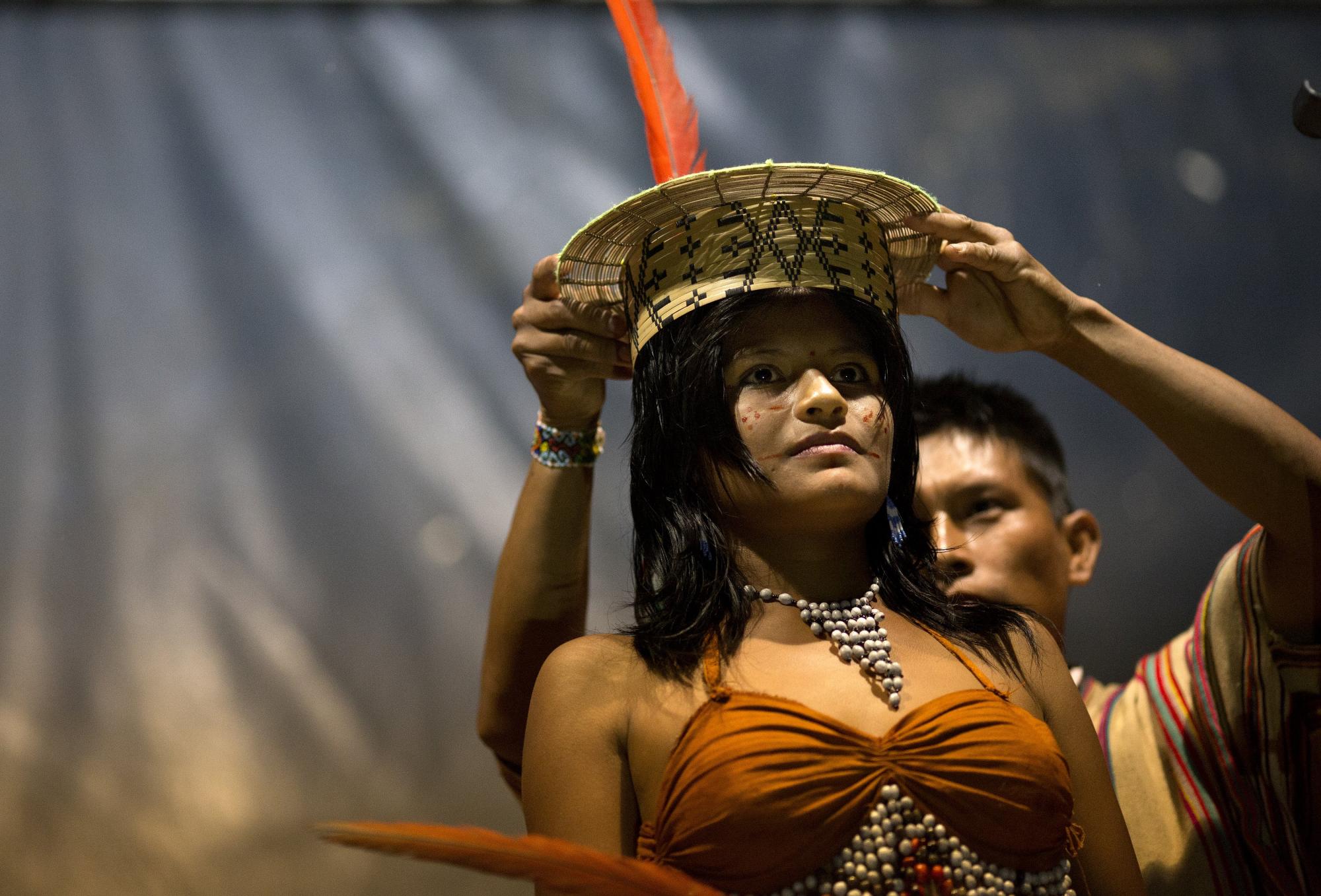 Nativos asháninka celebran concurso femenino de belleza 