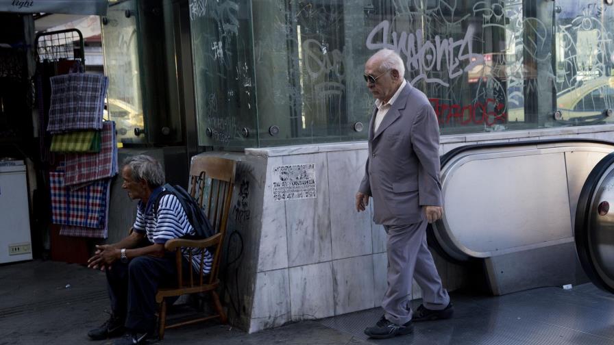 Tsipras remodela Gobierno tras disidencias internas en votación sobre acuerdo