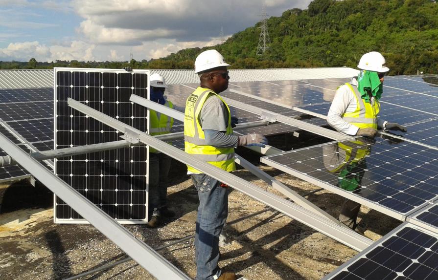 Ministerio de Energía pide aceptación de paneles solares como garantía 