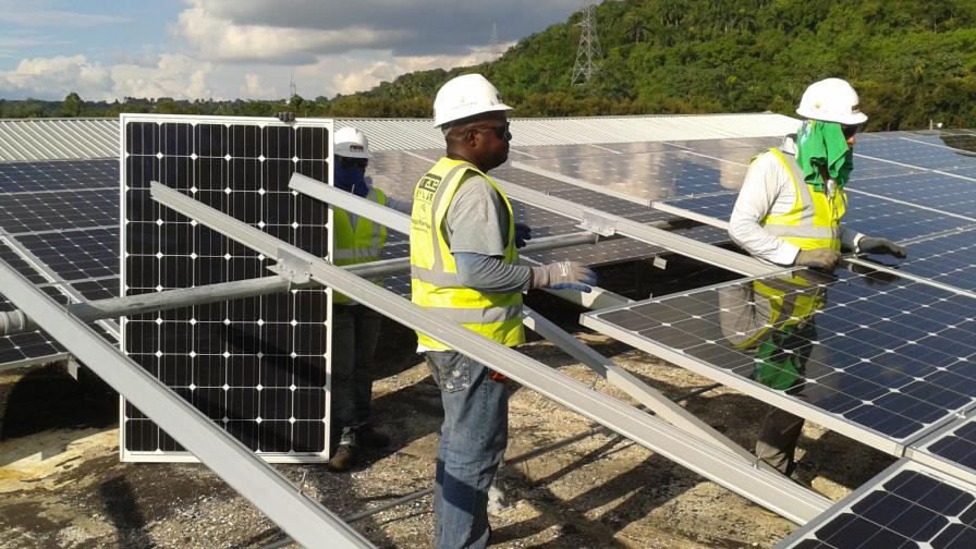 Ministerio de Energía pide aceptación de paneles solares como garantía 