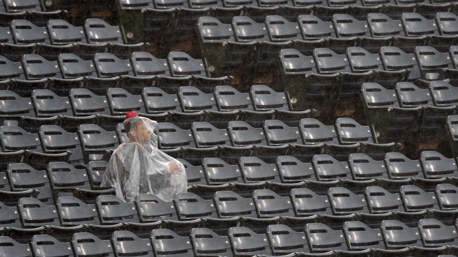 Suspensión del juego ayer en Anaheim por lluvia, es el primero desde 1995 