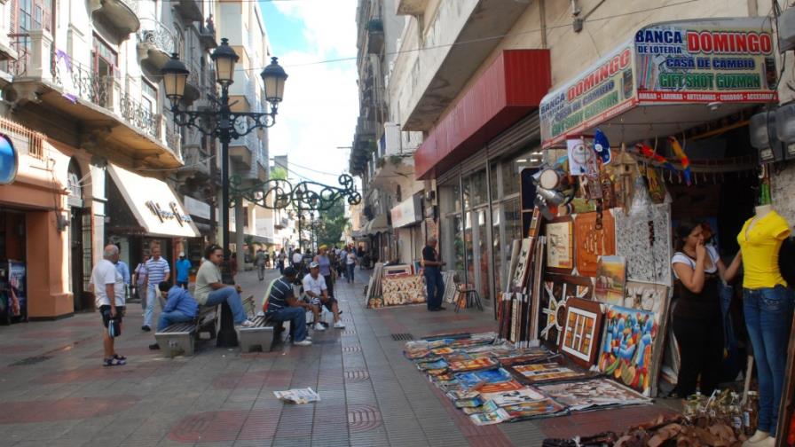 Buhoneros de la Zona Colonial piden que se respeten derechos de vendedores ambulantes