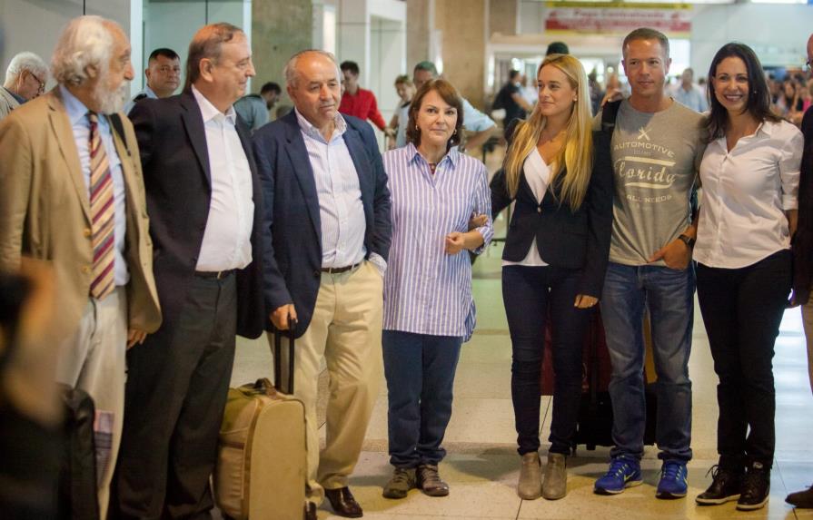  Los senadores españoles invitados por la oposición llegan a Venezuela