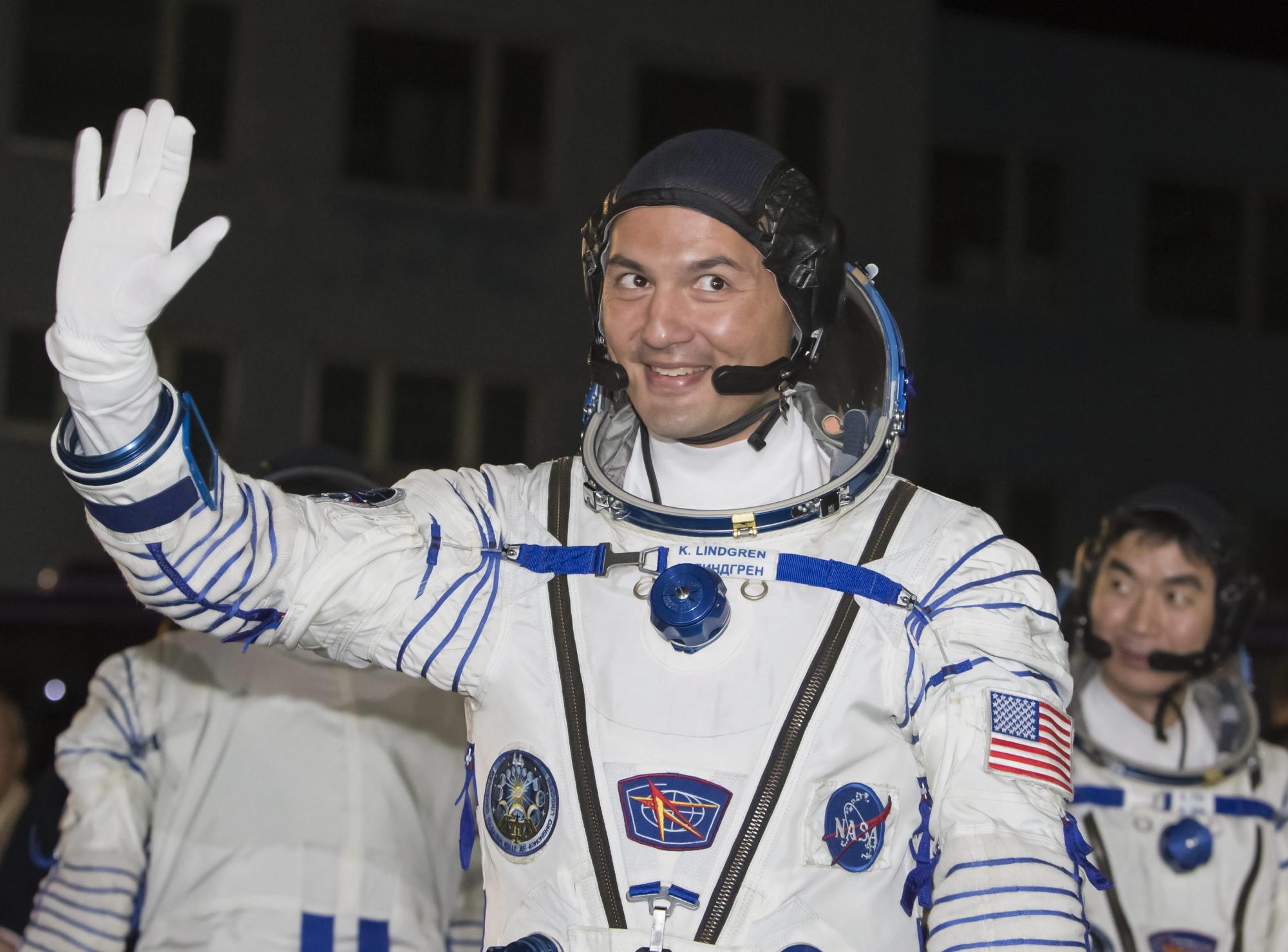 El astronauta de la NASA Kjell Lindgren, miembros de la tripulación 44/45 es visto hoy, miércoles 22 de julio de 2015, durante la ceremonia antes del despegue del cohete Soyuz TMA-17M de la Estación Espacial ISS en Baikonur (Kazajistán). 