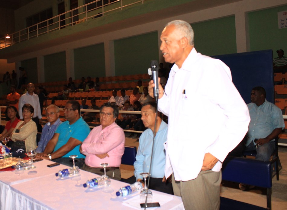 Bienvenido Solano, presidente de la Federación de Boxeo, habla en la apertura