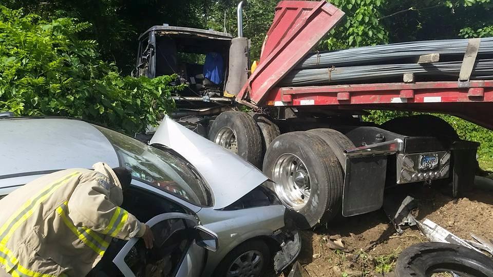 Al menos 21 heridos, tres de gravedad, en accidente en Piedra Blanca, Bonao