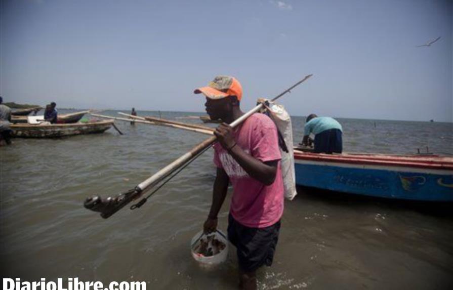 Arrestan a 28 pescadores dominicanos en islas Turcos y Caicos 