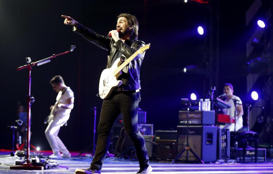 Juanes inunda de energía y pop-rock el Teatro Real de Madrid