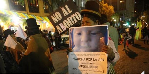 ONU pide a Bolivia despenalizar el aborto si hay riesgo para madre o el feto