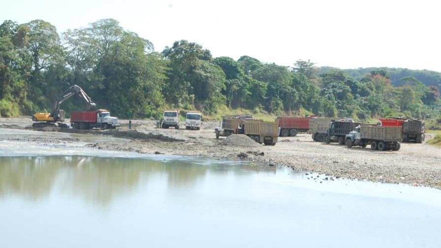 La extracción ilegal asfixia los ríos de República Dominicana La extracción ilegal asfixia los ríos de República Dominicana