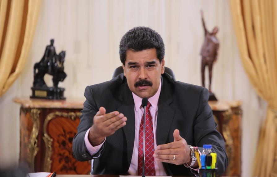 Maduro dice que Capriles busca caos articulando paramilitares con maleantes