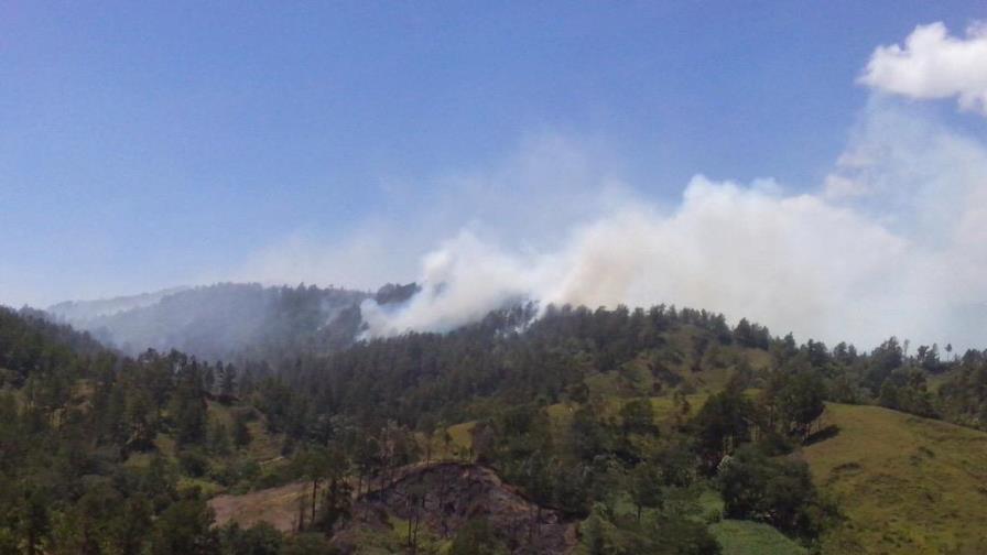 Medio Ambiente dice que ha extinguido dos incendios en comunidades de La Vega