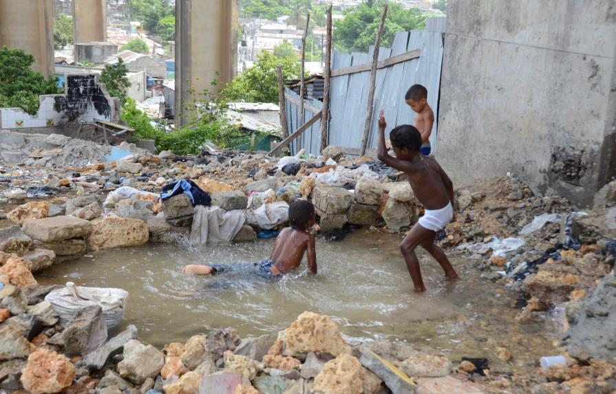 En Santo Domingo consumen 112 galones de agua diarios por persona, según la CAASD