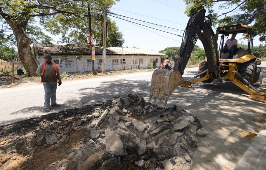 Obras Públicas anuncia reconstrucción de caminos vecinales en pueblos de Santiago