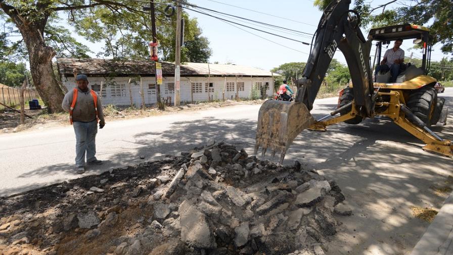 Obras Públicas anuncia reconstrucción de caminos vecinales en pueblos de Santiago