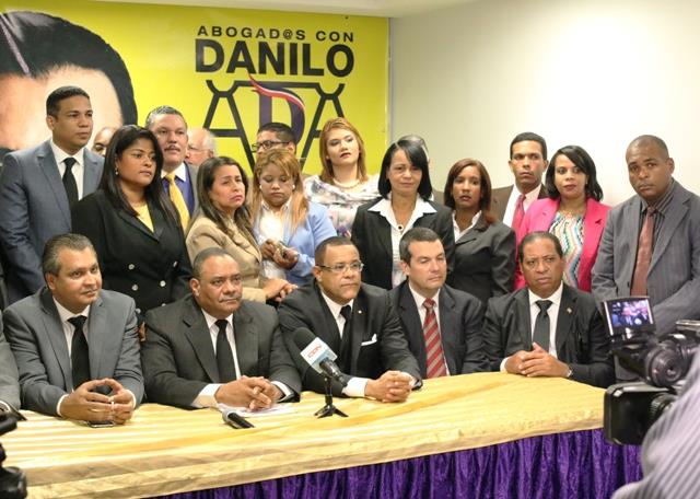 Abogados se agrupan en apoyo a Danilo
Medina