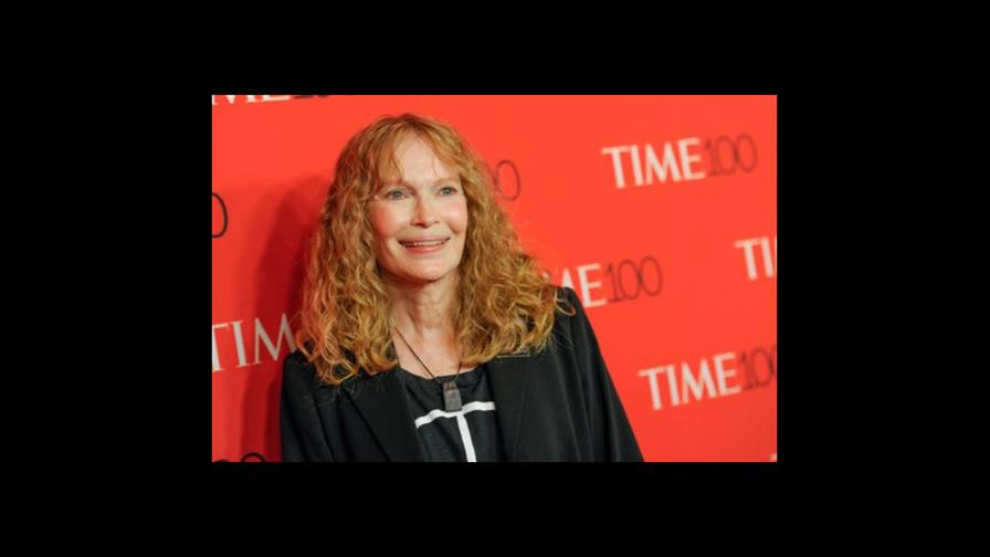 Critican a Mia Farrow en Twitter por dirección de dentista que mató león de Zimbabue