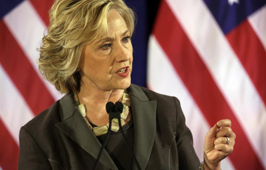 Clinton solicitará revocar embargo con Cuba 