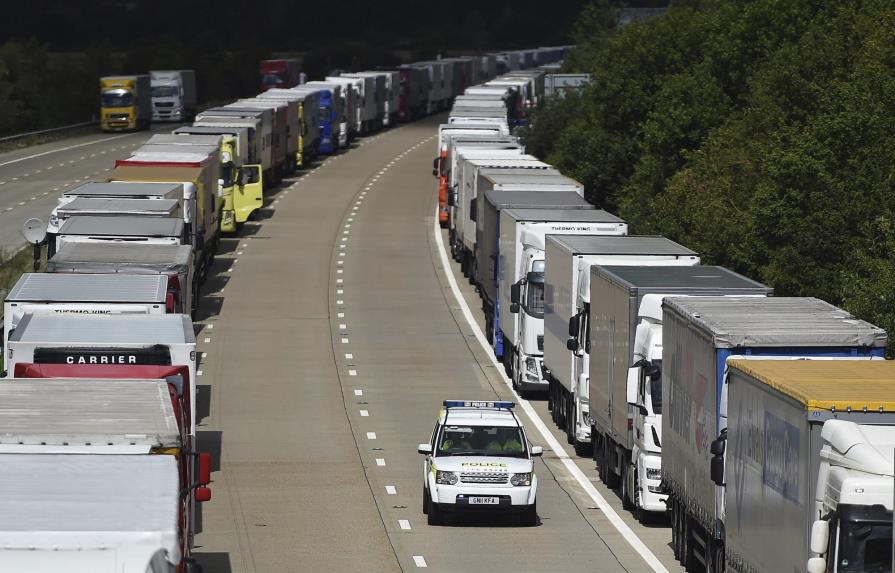 Londres ve “necesario” reforzar seguridad en entrada del Eurotúnel en Calais