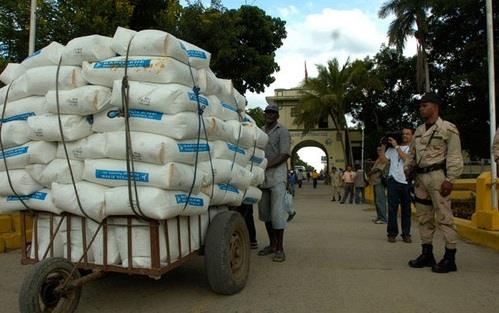Fenatrado anuncia paro de transporte carga hacia Haití este lunes  
