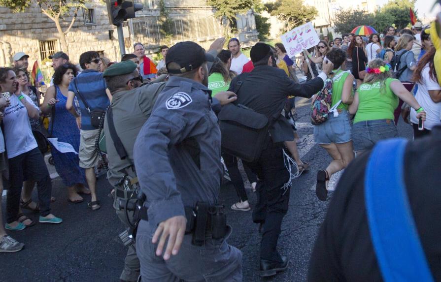 Jerusalén: ultraortodoxo apuñala a 6 en desfile gay 