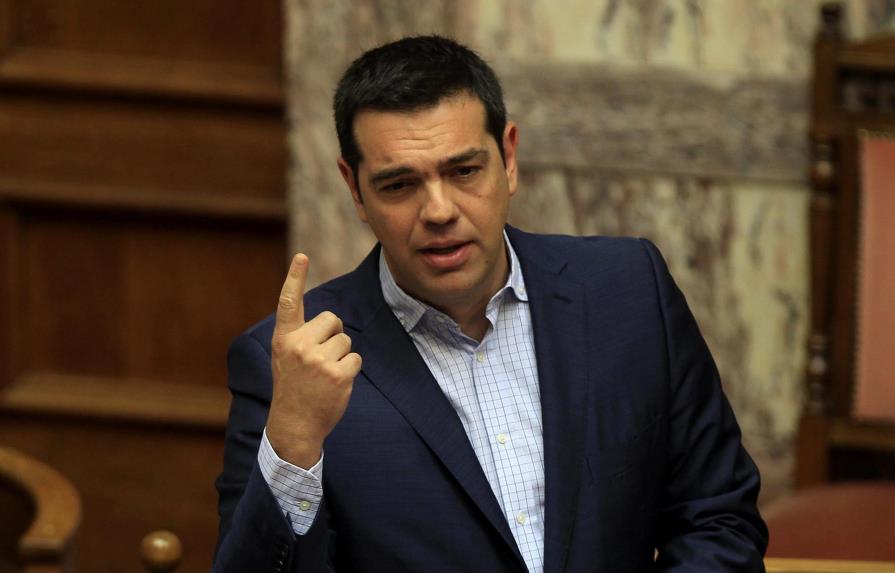 Alexis Tsipras defiende el plan B de Varufakis, pero niega la salida del euro