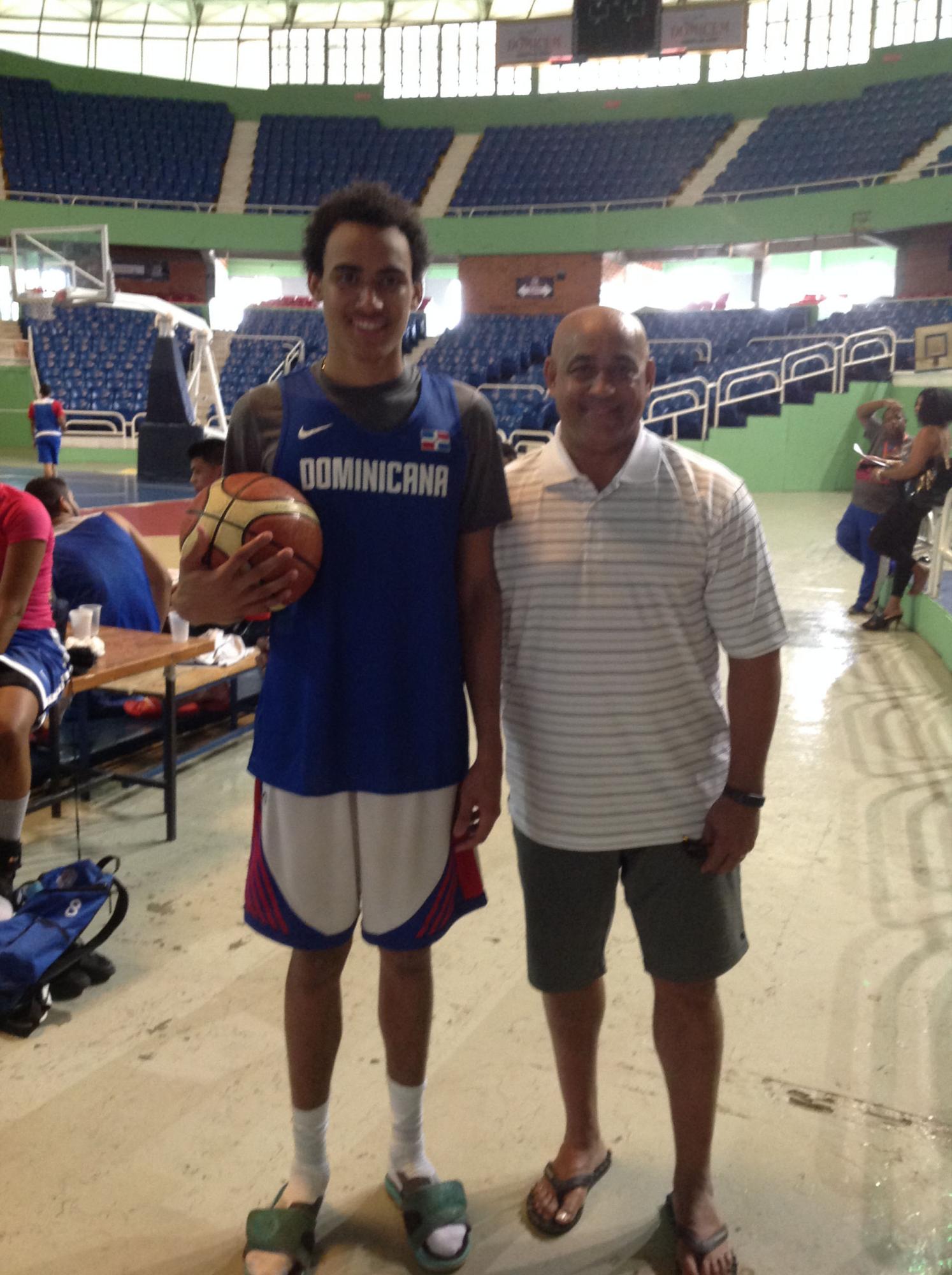 Justin prefirió el baloncesto al béisbol Justin prefirió el baloncesto al béisbol