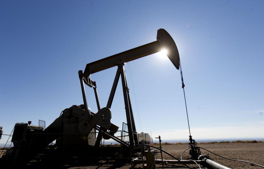El petróleo de Texas cierra julio con un descenso del 20% 
