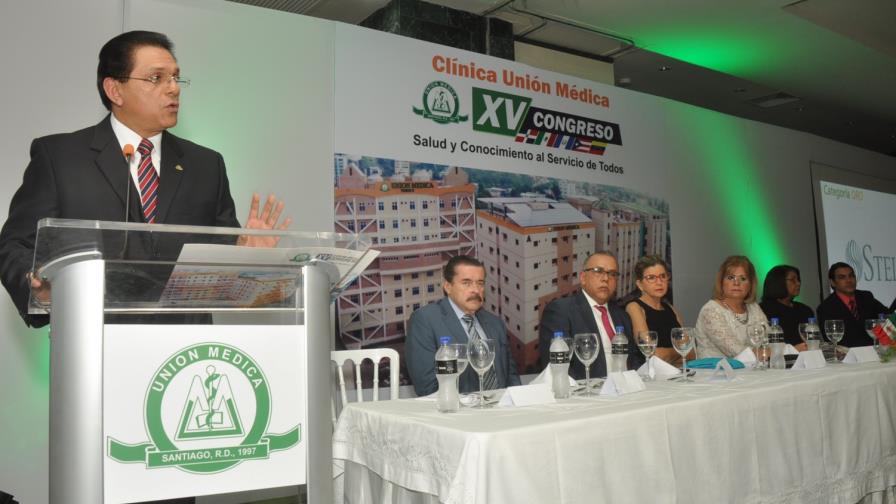 Aumentan casos de cáncer en mujeres con implantes de mama