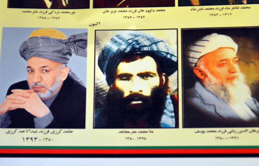 Talibanes afganos elogian a su nuevo líder en un comunicado 