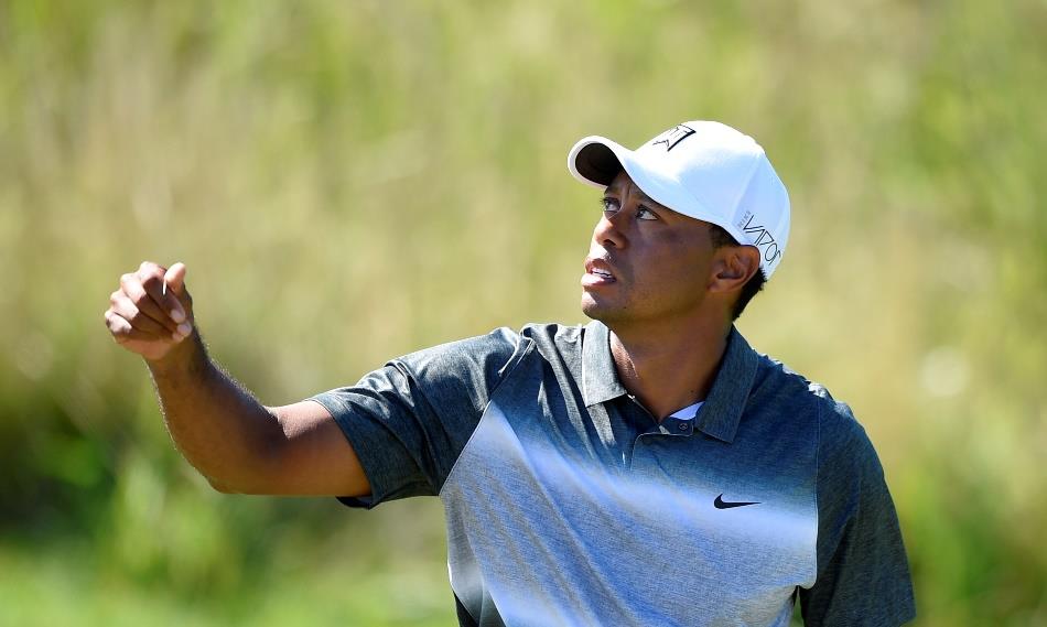 Tiger Woods a tres golpes de la punta en Abierto de Gainesville 