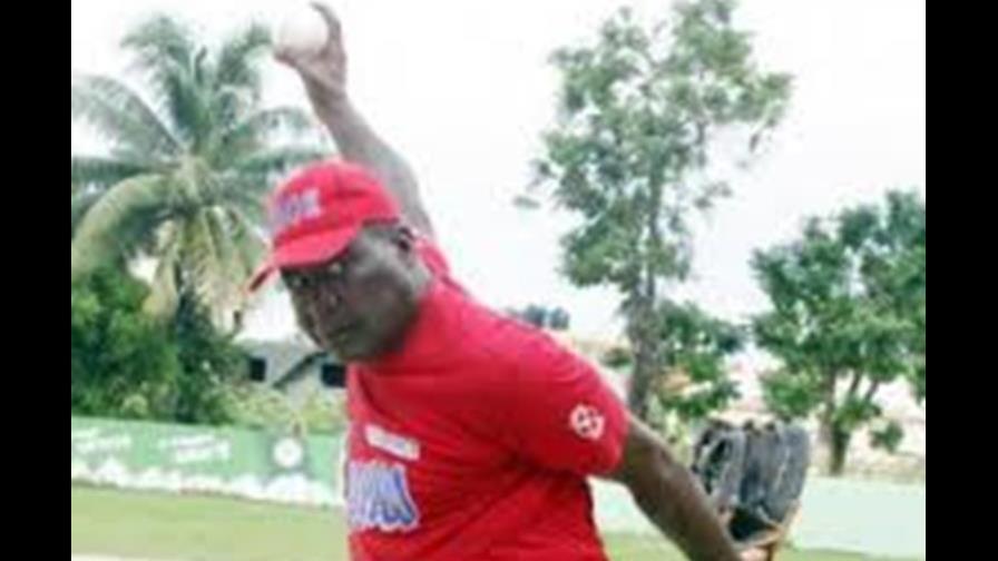 Azules ganan dos partidos en liga Emce de softbol